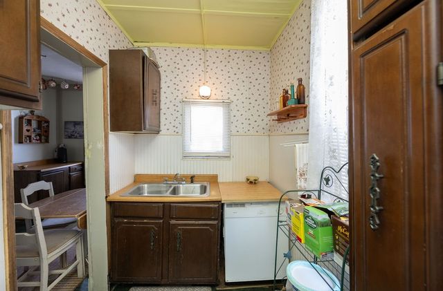 801 10th St, New Brighton, PA 15066
