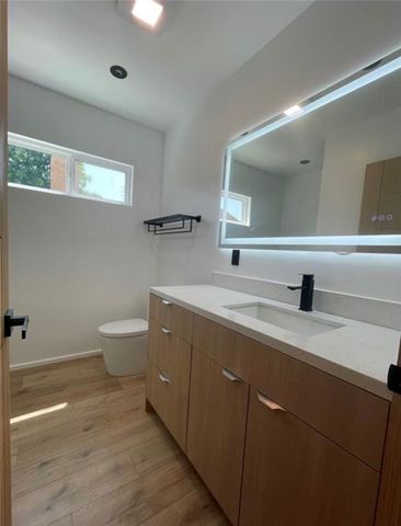 1713 W Alameda Avenue, Burbank, CA 91506