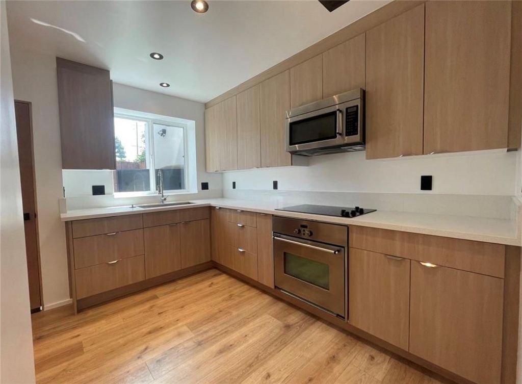 1713 W Alameda Avenue, Burbank, CA 91506