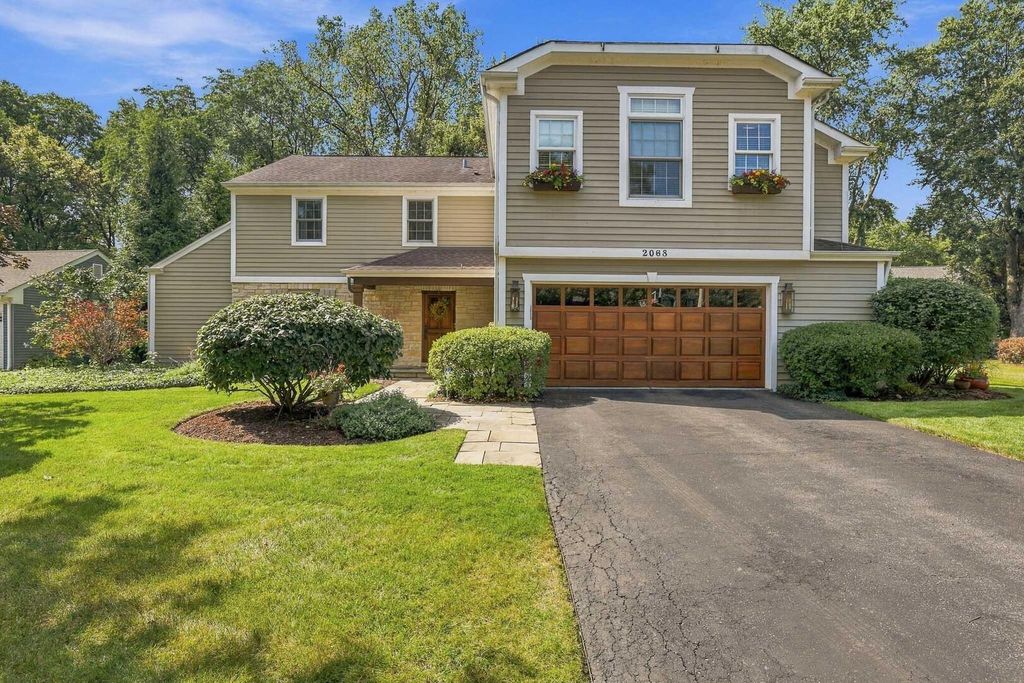 2068 N Butternut Lane, Northbrook, IL 60062 — photo 2