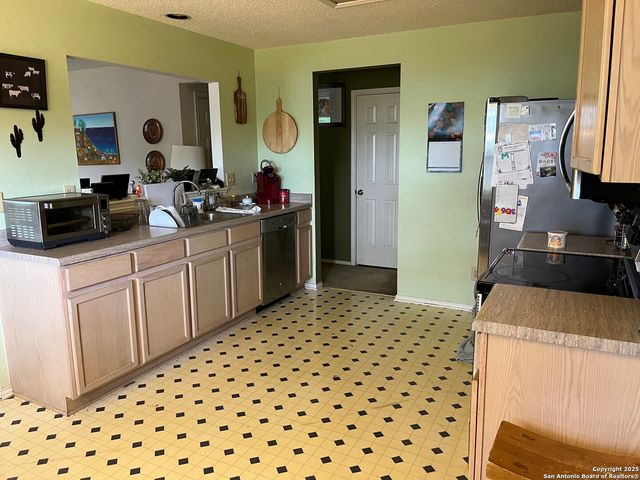8318 Tavern Pt, San Antonio, TX 78254