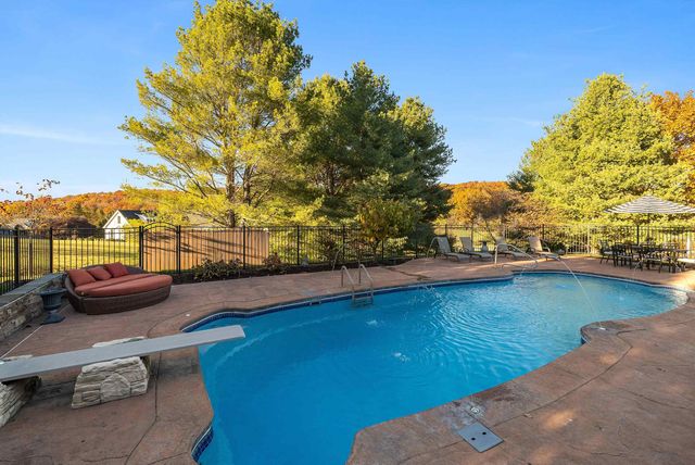 19 FIELDHAVEN PL, Staunton, VA 24401