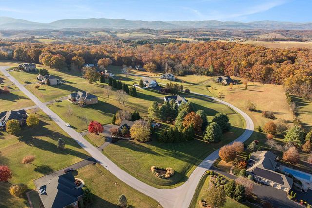 19 FIELDHAVEN PL, Staunton, VA 24401