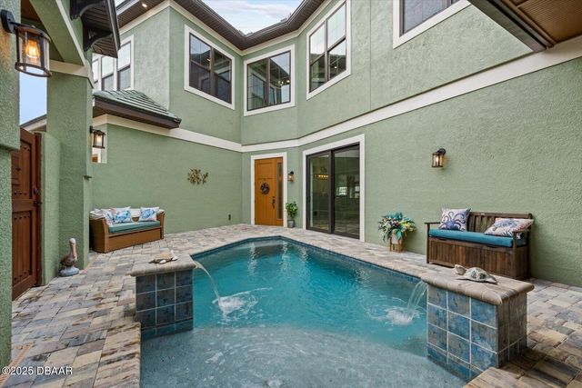 4 Oakview Court, Palm Coast, FL 32137