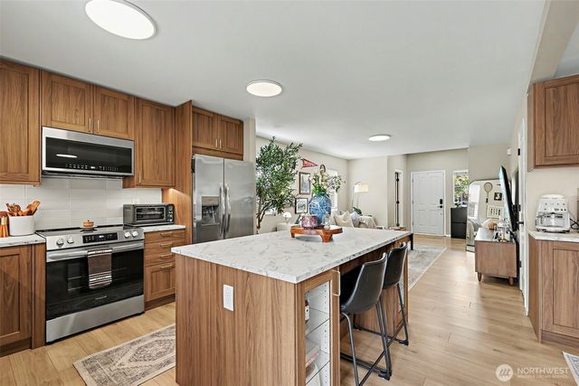 28112 239th Place SE, Maple Valley, WA 98038
