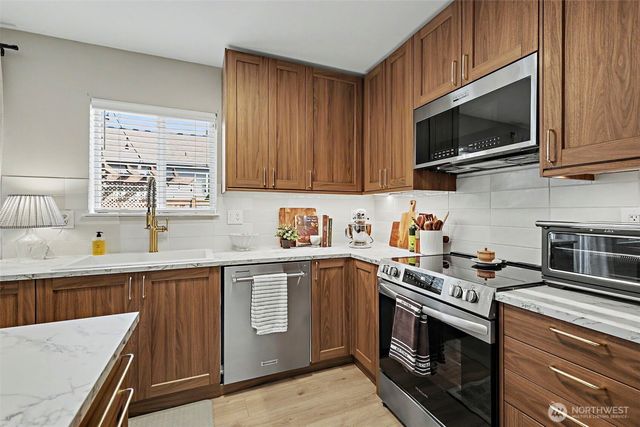 28112 239th Place SE, Maple Valley, WA 98038