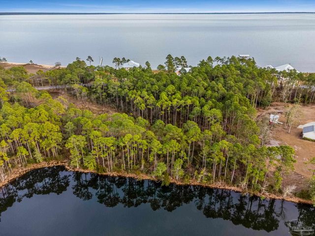 1171 Oyster Bay Dr, Milton, FL 32583