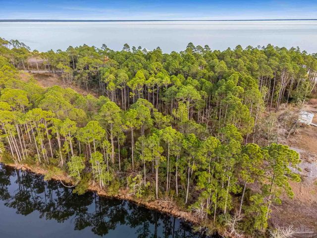 1171 Oyster Bay Dr, Milton, FL 32583