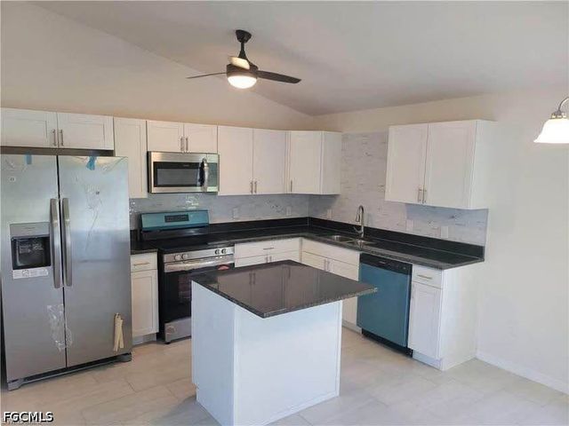 2828 SW 2nd LN, Cape Coral, FL 33991