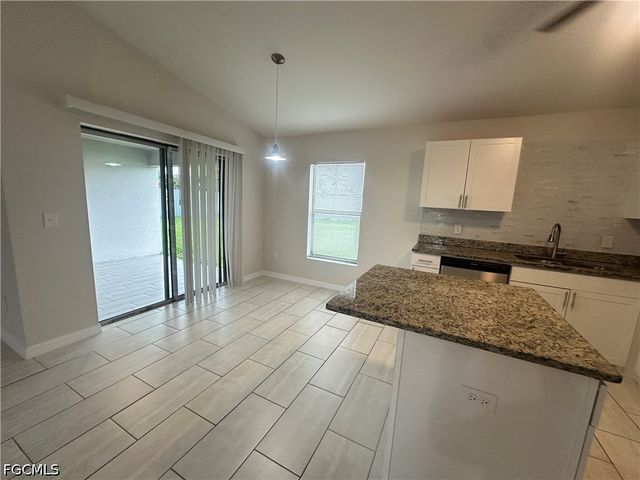 2828 SW 2nd LN, Cape Coral, FL 33991