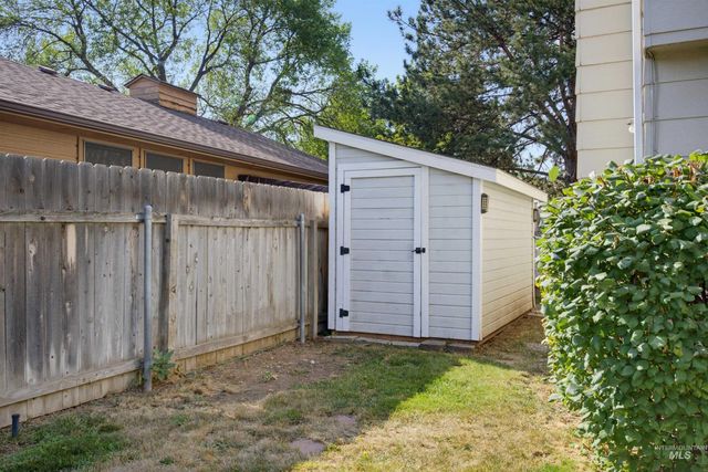9102 W Donnybrook Ct, Boise, ID 83709