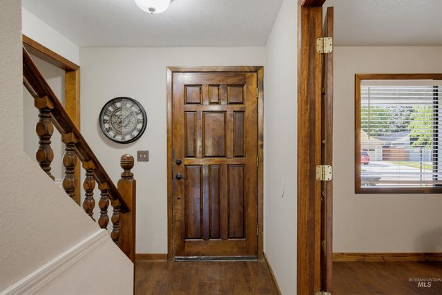 9102 W Donnybrook Ct, Boise, ID 83709