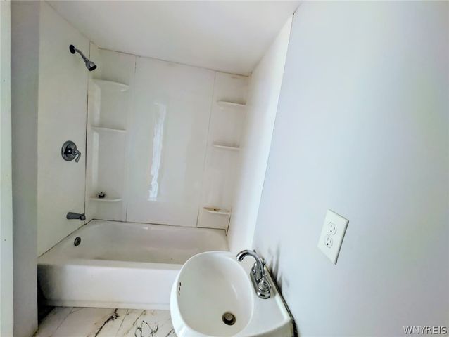 959 North Erie Avenue, North Tonawanda, NY 14120