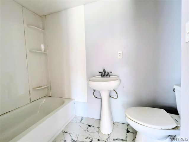 959 North Erie Avenue, North Tonawanda, NY 14120
