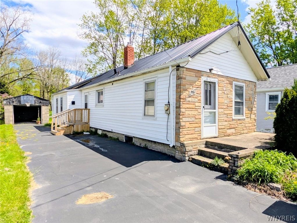 959 North Erie Avenue, North Tonawanda, NY 14120
