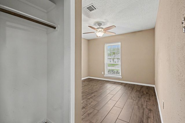 16807 David Glen Drive, Friendswood, TX 77546