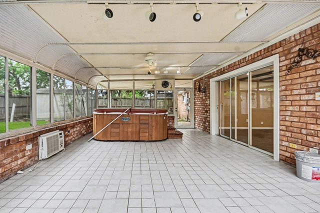 16807 David Glen Drive, Friendswood, TX 77546