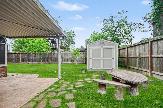 16807 David Glen Drive, Friendswood, TX 77546