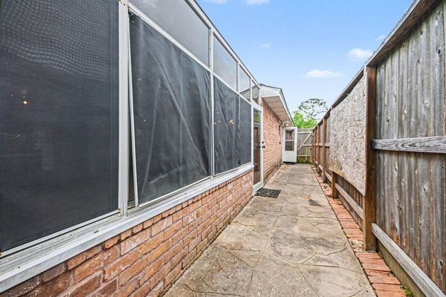 16807 David Glen Drive, Friendswood, TX 77546