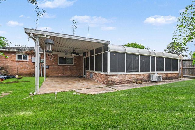 16807 David Glen Drive, Friendswood, TX 77546