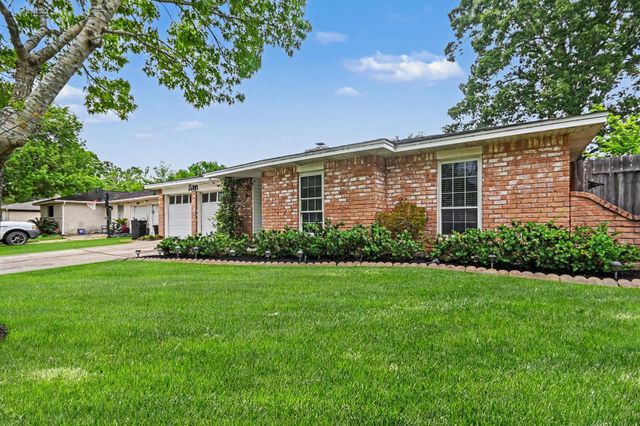 16807 David Glen Drive, Friendswood, TX 77546