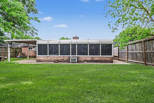 16807 David Glen Drive, Friendswood, TX 77546