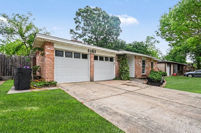 16807 David Glen Drive, Friendswood, TX 77546