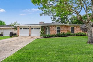 16807 David Glen Drive, Friendswood, TX 77546