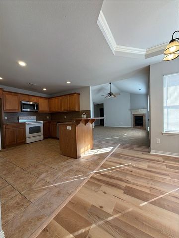 2363 Stonecrest, Fayetteville, AR 72703