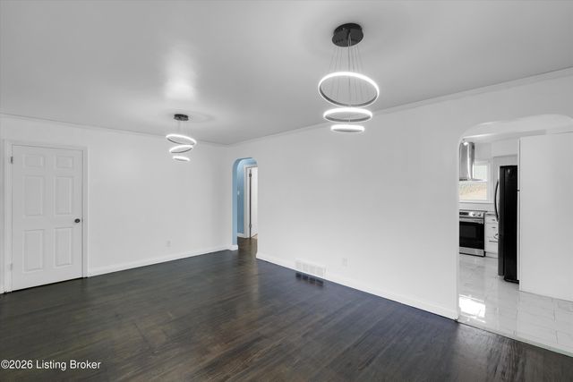 8915 Mapleview Dr, Louisville, KY 40258