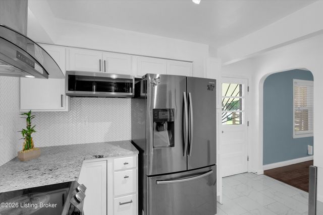 8915 Mapleview Dr, Louisville, KY 40258