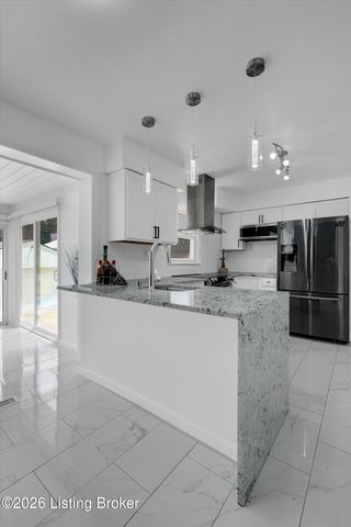 8915 Mapleview Dr, Louisville, KY 40258