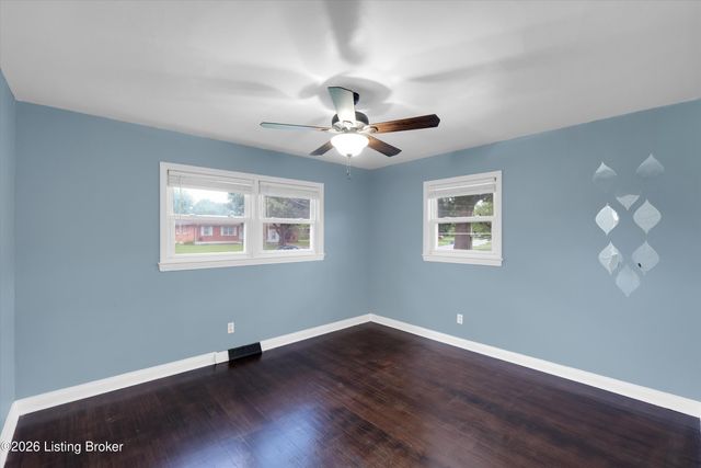 8915 Mapleview Dr, Louisville, KY 40258