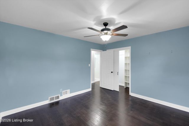 8915 Mapleview Dr, Louisville, KY 40258