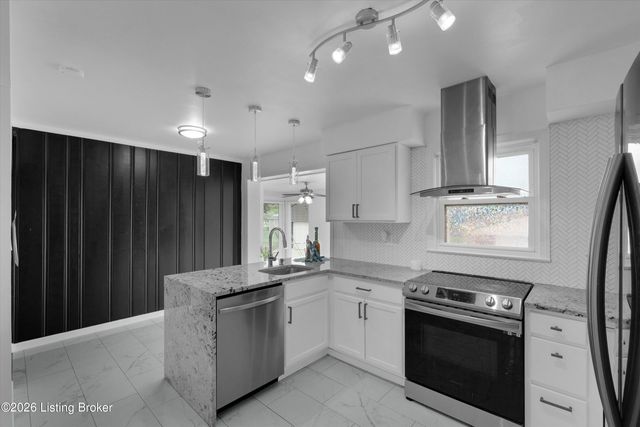 8915 Mapleview Dr, Louisville, KY 40258