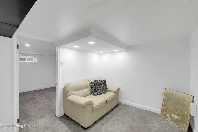 8915 Mapleview Dr, Louisville, KY 40258