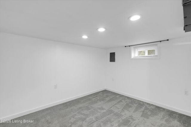 8915 Mapleview Dr, Louisville, KY 40258