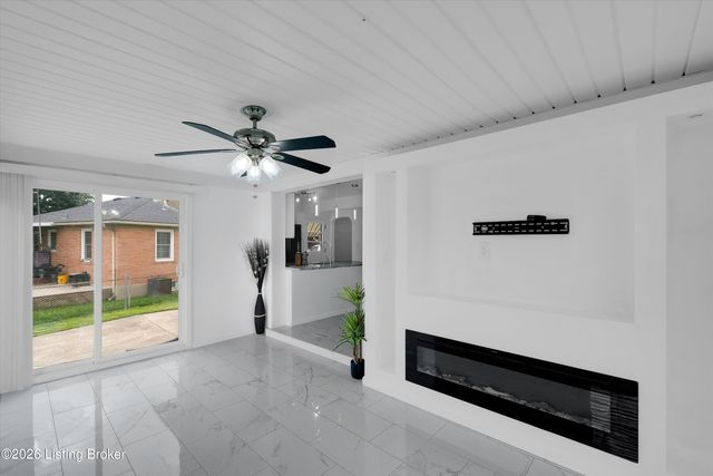 8915 Mapleview Dr, Louisville, KY 40258