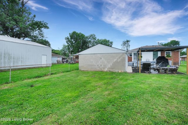 8915 Mapleview Dr, Louisville, KY 40258