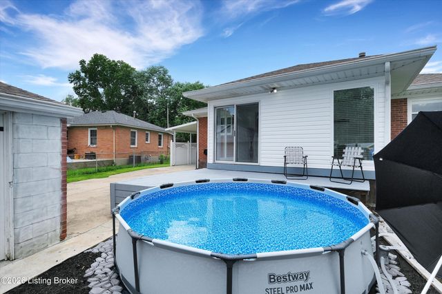 8915 Mapleview Dr, Louisville, KY 40258
