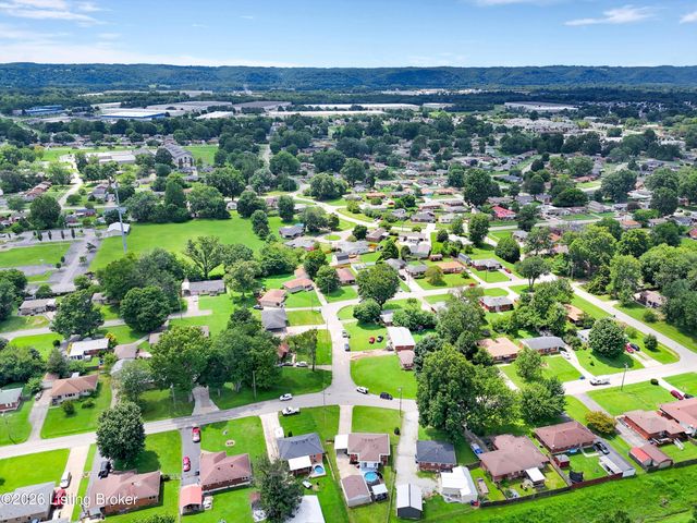 8915 Mapleview Dr, Louisville, KY 40258