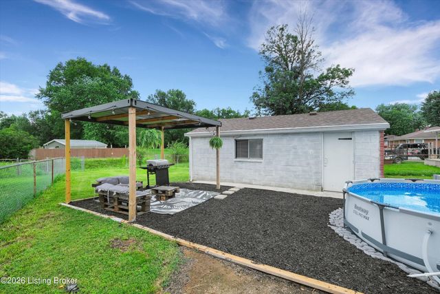 8915 Mapleview Dr, Louisville, KY 40258