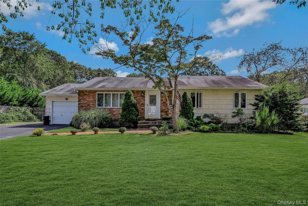293 Blake Avenue, Bohemia, NY 11716