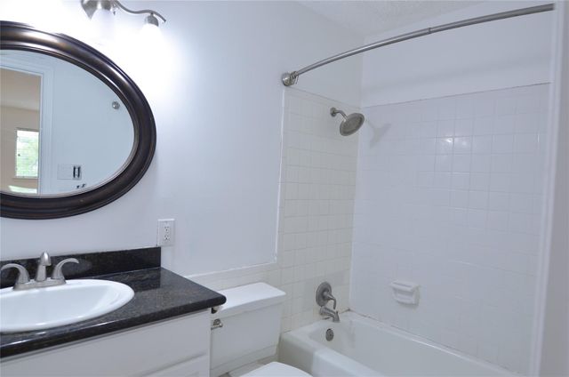 2372 Triway Lane 162, Houston, TX 77043