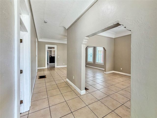 2312 E 10TH AVENUE, Tampa, FL 33605