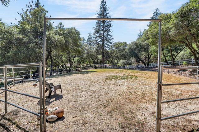 2195 Double O Mine Trl, Cool, CA 95614