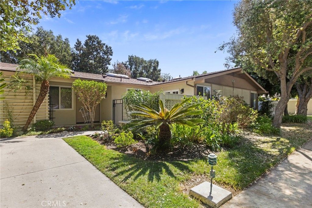 65 Calle Aragon B, Laguna Woods, CA 92637 — exterior