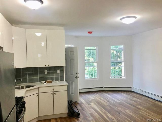 1823 Amethyst Street, Bronx, NY 10462