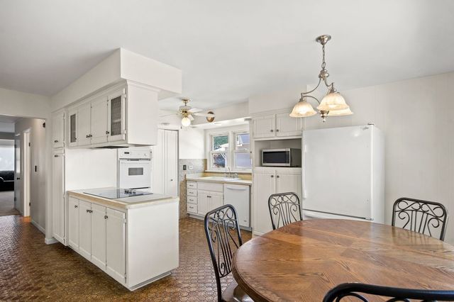 8434 W 50th Street, Mccook, IL 60525
