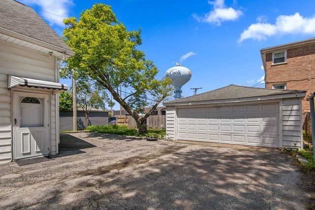 8434 W 50th Street, Mccook, IL 60525